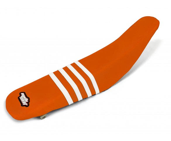 Moto Seat, Sadelöverdrag Stripes, VIT ORANGE, KTM 19-23 450 EXC-F, 19-22 450 SX-F, 20-22 250 EXC TPI/150 EXC TPI/300 EXC TPI, 23 250 EXC/150 EXC/300 EXC, 20-23 250 EXC-F, 20 250 Freeride, 19-22 250 SX/250 SX-F, 20-23 350 EXC-F/500 EXC-F, 19-22 350 SX-F, 1