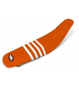 Moto Seat, Sadelöverdrag Stripes, VIT ORANGE, KTM 19-23 450 EXC-F, 19-22 450 SX-F, 20-22 250 EXC TPI/150 EXC TPI/300 EXC TPI, 23 250 EXC/150 EXC/300 EXC, 20-23 250 EXC-F, 20 250 Freeride, 19-22 250 SX/250 SX-F, 20-23 350 EXC-F/500 EXC-F, 19-22 350 SX-F, 1