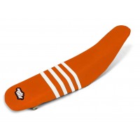 Moto Seat, Sadelöverdrag Stripes, VIT ORANGE, KTM 19-23 450 EXC-F, 19-22 450 SX-F, 20-22 250 EXC TPI/150 EXC TPI/300 EXC TPI, 23 250 EXC/150 EXC/300 EXC, 20-23 250 EXC-F, 20 250 Freeride, 19-22 250 SX/250 SX-F, 20-23 350 EXC-F/500 EXC-F, 19-22 350 SX-F, 1